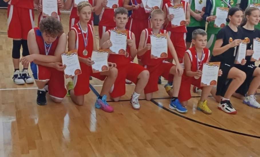 Во Дворце спорта имени Александра Петрова прошло Открытое первенство города Ельца по баскетболу