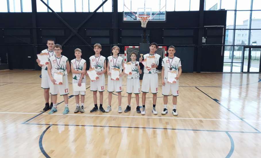 Во Дворце спорта имени Александра Петрова прошло Открытое первенство города Ельца по баскетболу