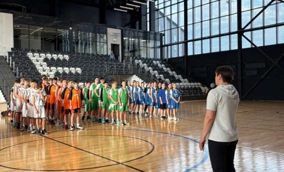 Во Дворце спорта имени Александра Петрова прошло Открытое первенство города Ельца по баскетболу