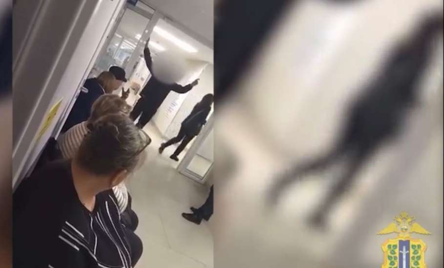 Неадекват буянил в поликлинике Ельца. Поймали