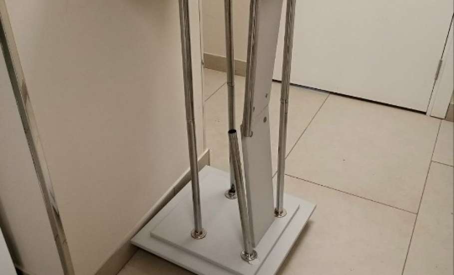 Неадекват буянил в поликлинике Ельца. Поймали