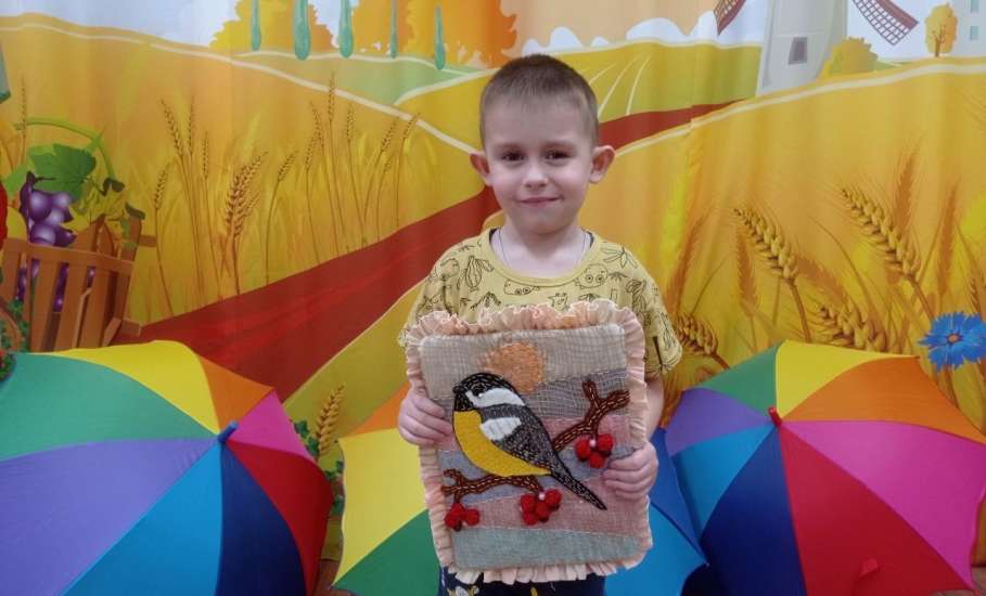 Вчера детские сады и школы присоединились к празднику Синичкин день, отмечаемому ежегодно 12 ноября!