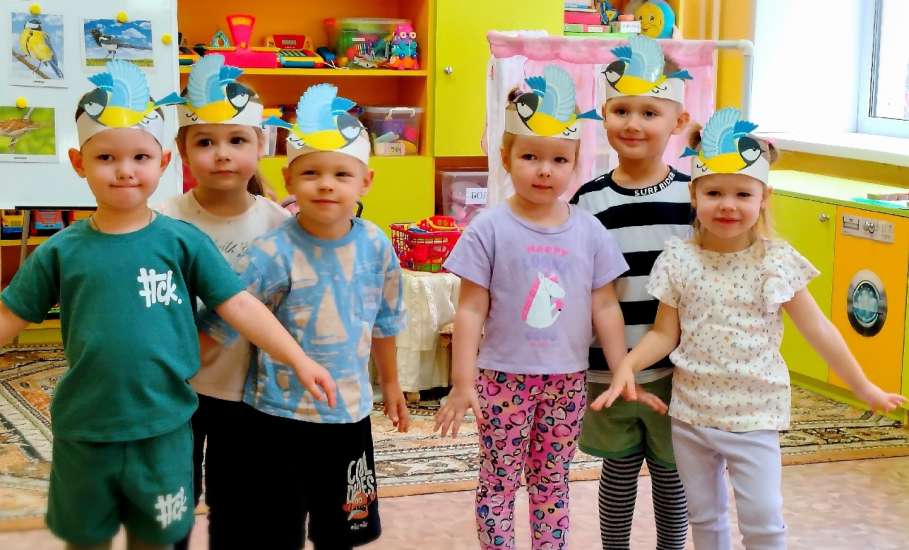 Вчера детские сады и школы присоединились к празднику Синичкин день, отмечаемому ежегодно 12 ноября!