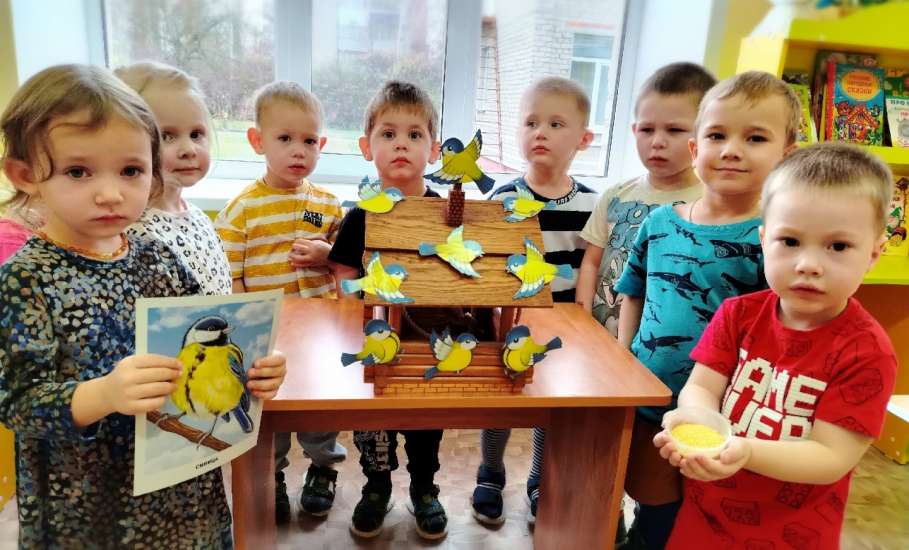 Вчера детские сады и школы присоединились к празднику Синичкин день, отмечаемому ежегодно 12 ноября!