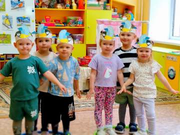 Вчера детские сады и школы присоединились к празднику Синичкин день, отмечаемому ежегодно 12 ноября!