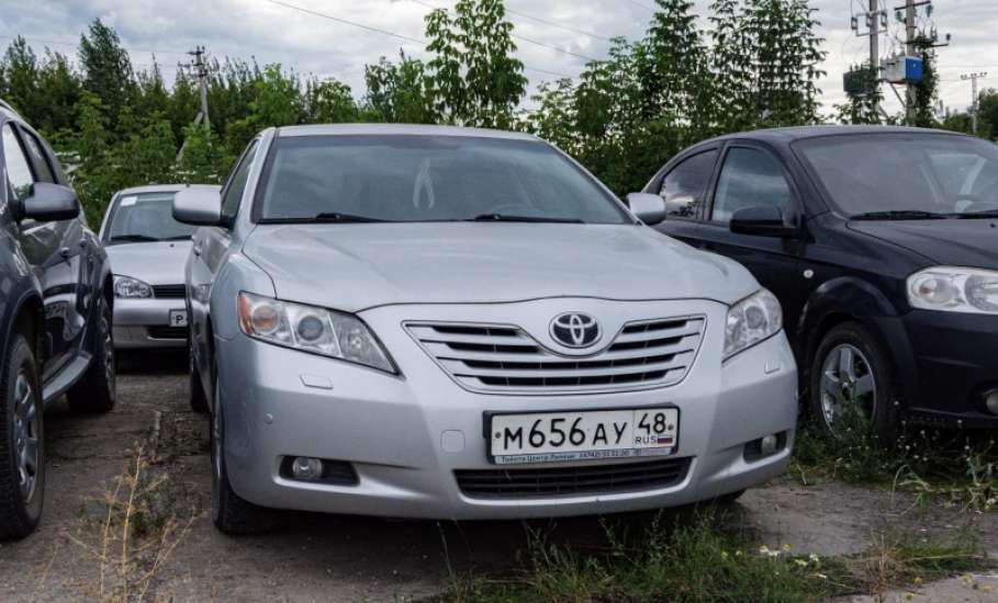 Правительство области продает сразу 23 служебные машины