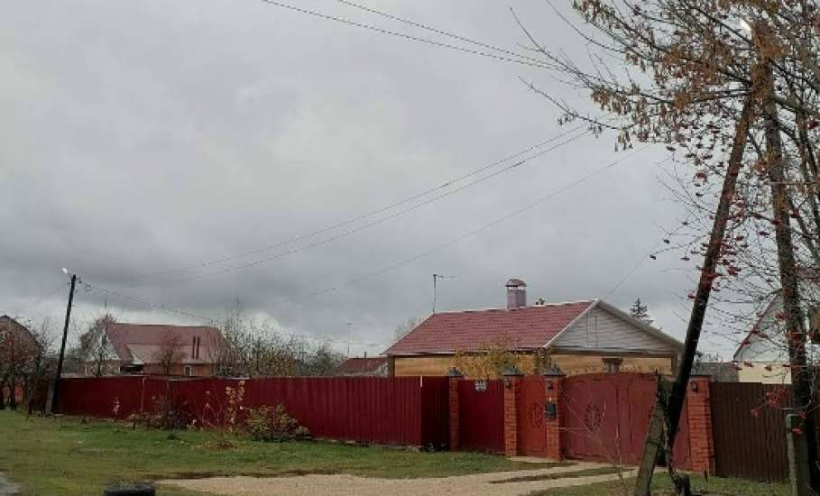 В Ельце продолжаются работы по восстановлению уличного освещения