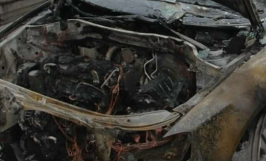 Автомобиль сгорел полностью под Ельцом