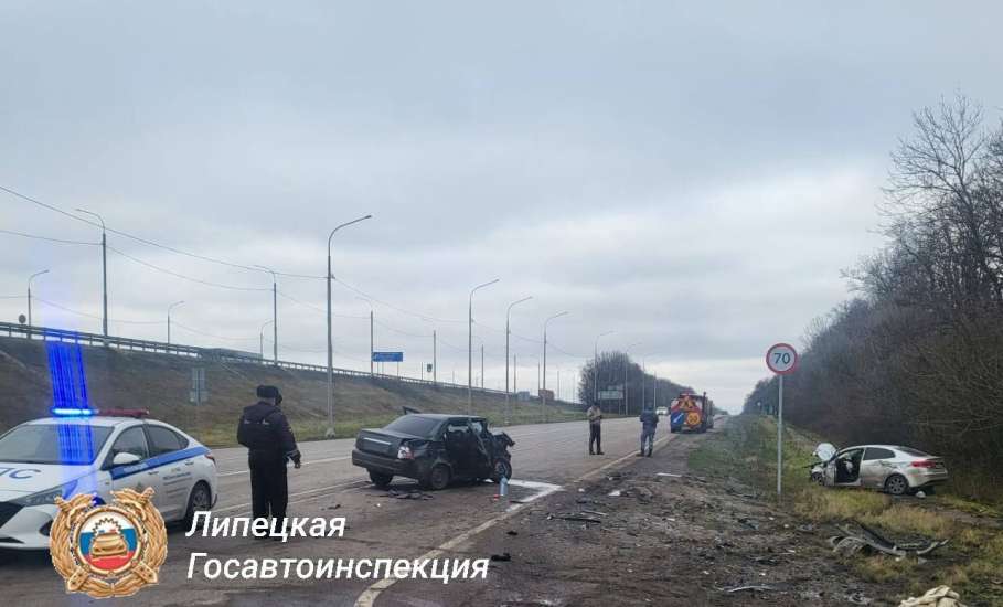 В Задонском районе автоинспекторы устанавливают обстоятельства ДТП, в котором пострадали четыре человека!