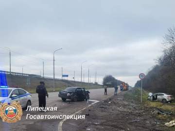 В Задонском районе автоинспекторы устанавливают обстоятельства ДТП, в котором пострадали четыре человека!