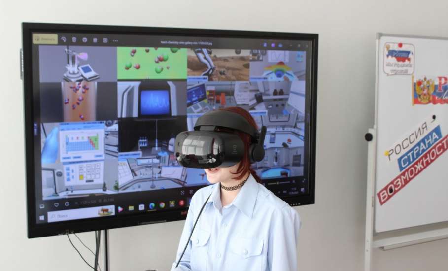 В VR-шлемах изучают программирование школьники из села Каменское Елецкого района!