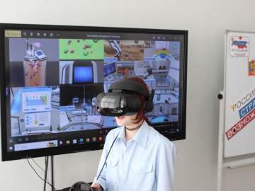 В VR-шлемах изучают программирование школьники из села Каменское Елецкого района!