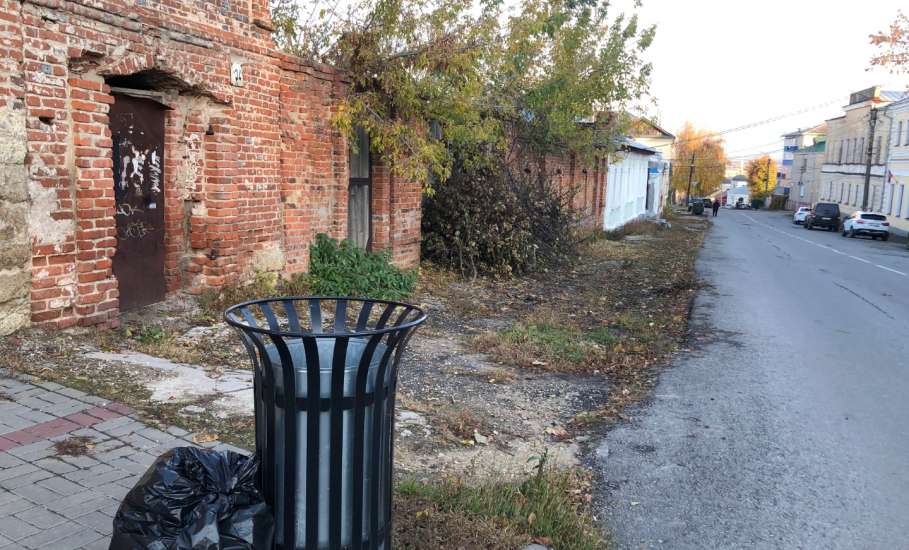 В Ельце продают старинный  «особняк» без окон и дверей за 1 рубль!