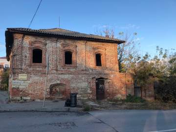 В Ельце продают старинный  «особняк» без окон и дверей за 1 рубль!