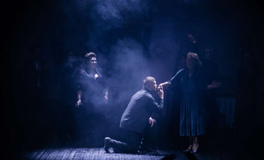 В Ельце состоялась премьера спектакля «Фиолетовые облака»