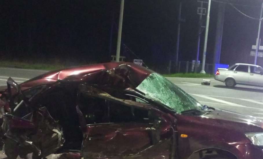 В Задонском районе в столкновении с КамАЗом пострадали водитель и пассажир «Гранты», еще один пассажир – погиб