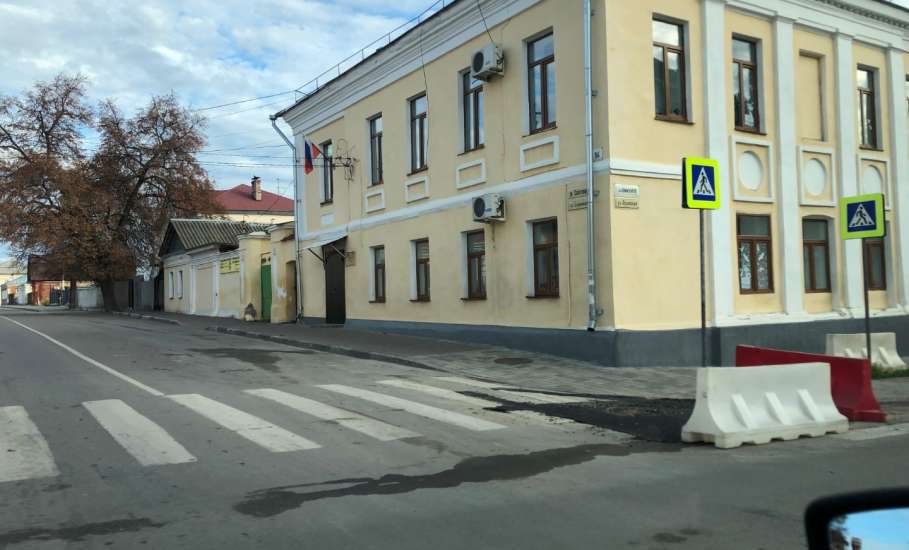 В Ельце дворник детского сада, расплатившийся в магазине чужой банковской картой, стал фигурантом уголовного дела о краже!