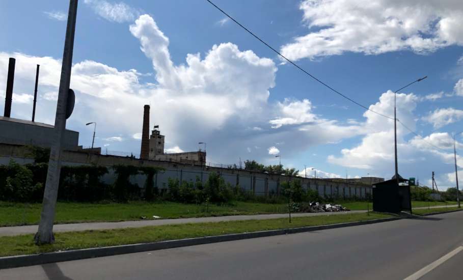 В Ельце бывший сотрудник исправительной колонии обвиняется в превышении полномочий и получении взятки