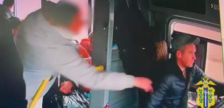 Набросившуюся на водителя автобуса ельчанку оштрафовали на 5000 рублей!