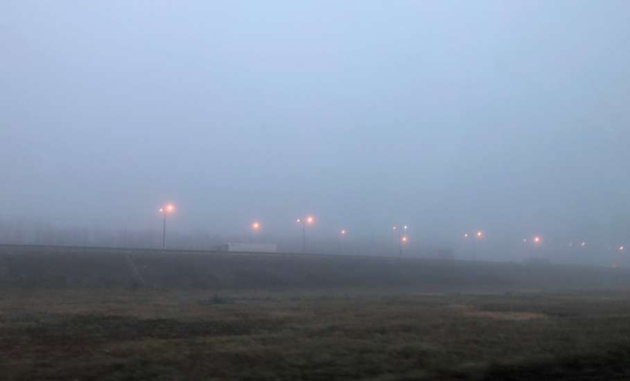 МЧС России: в ближайшие 2-4 часа с сохранением в течение дня ожидается усиление южного ветра порывами до 17 м/с!