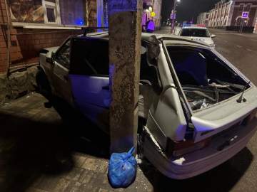 В Ельце в ДТП пострадал водитель врезавшегося в столб ВАЗа