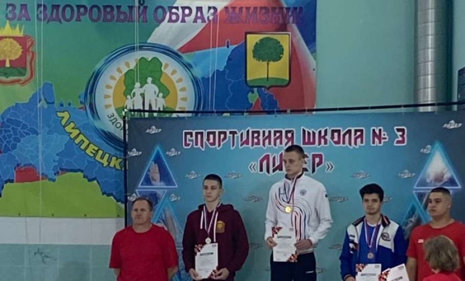 Елецкие пловцы успешно выступили на областных соревнованиях по плаванию