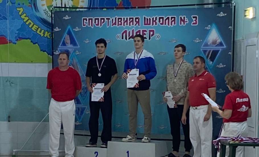 Елецкие пловцы успешно выступили на областных соревнованиях по плаванию