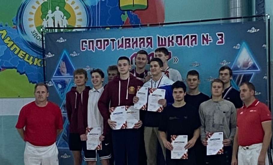 Елецкие пловцы успешно выступили на областных соревнованиях по плаванию