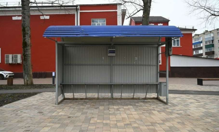 У ДК Железнодорожников в Засосне наконец облагородили остановку общественного транспорта!