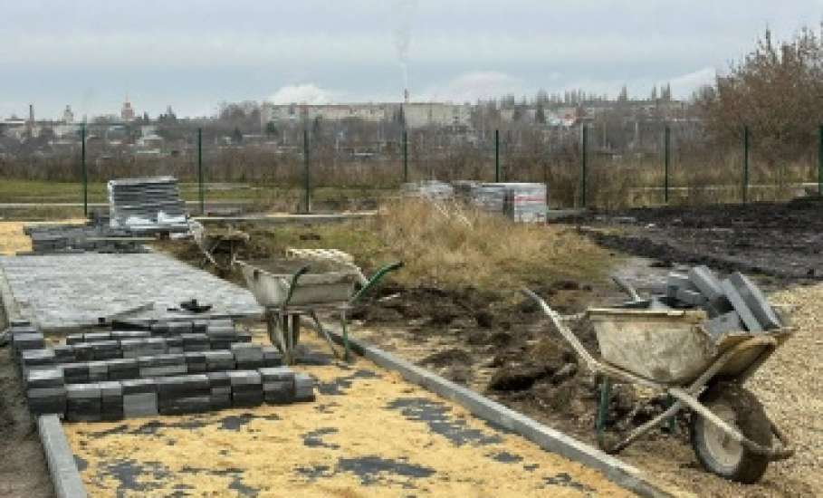 В микрорайоне Александровский приступили к оборудованию специальной площадки для выгула собак!