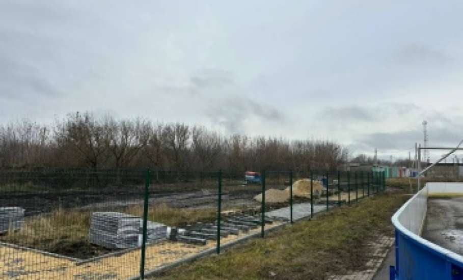 В микрорайоне Александровский приступили к оборудованию специальной площадки для выгула собак!