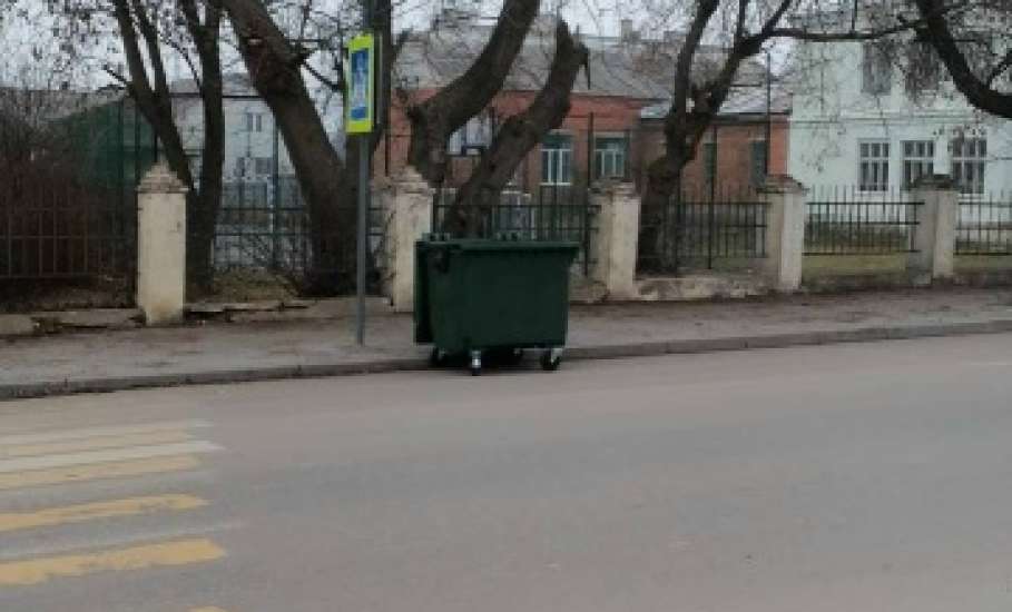 На улице 9 Декабря меняется способ утилизации отходов – с бестарного на контейнерный!
