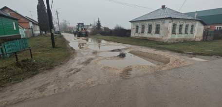 Ямы заделали на новом участке в Ельце по жалобам жителей