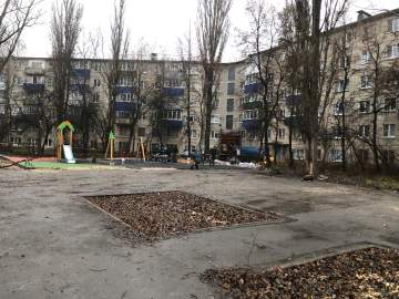 Сегодня в микрорайоне Новые дома в Ельце приступили к монтажу игрового комплекса по улице Свердлова