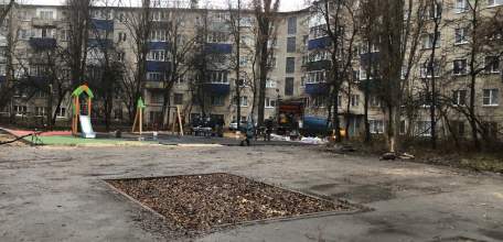 Сегодня в микрорайоне Новые дома в Ельце приступили к монтажу игрового комплекса по улице Свердлова