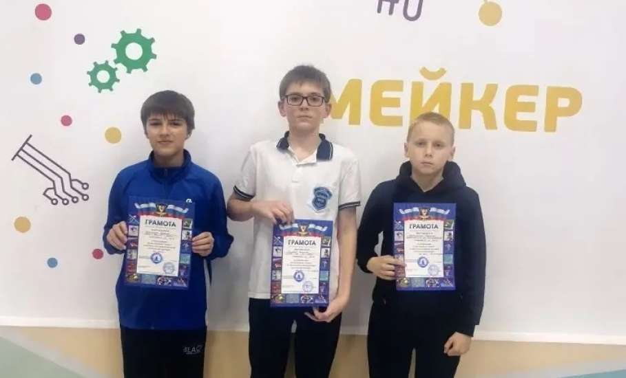 21 ноября 2025 года на базе МАОУ ДО ДЮЦ им Б.Г. Лесюка, УК №4 прошли соревнования по настольному теннису