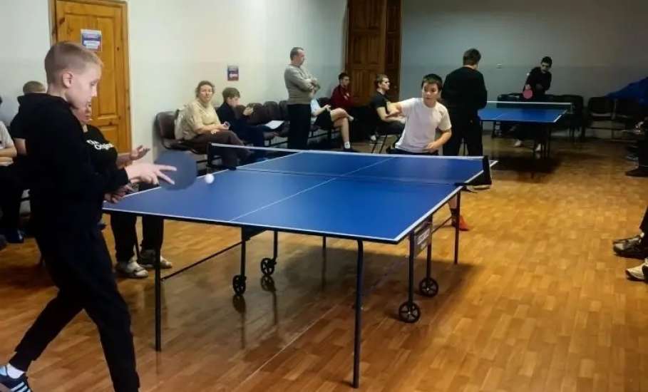 21 ноября 2025 года на базе МАОУ ДО ДЮЦ им Б.Г. Лесюка, УК №4 прошли соревнования по настольному теннису