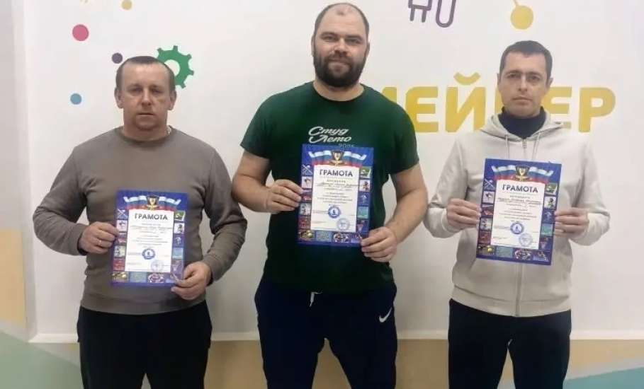 21 ноября 2025 года на базе МАОУ ДО ДЮЦ им Б.Г. Лесюка, УК №4 прошли соревнования по настольному теннису