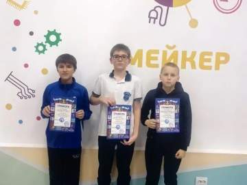 21 ноября 2025 года на базе МАОУ ДО ДЮЦ им Б.Г. Лесюка, УК №4 прошли соревнования по настольному теннису