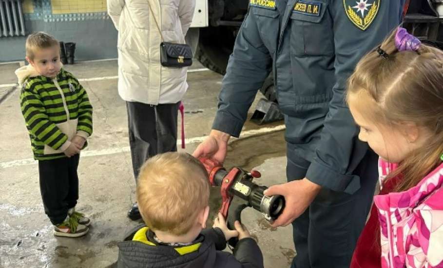 Воспитанники детсада №34 совершили экскурсию на пожарную каланчу Ельца