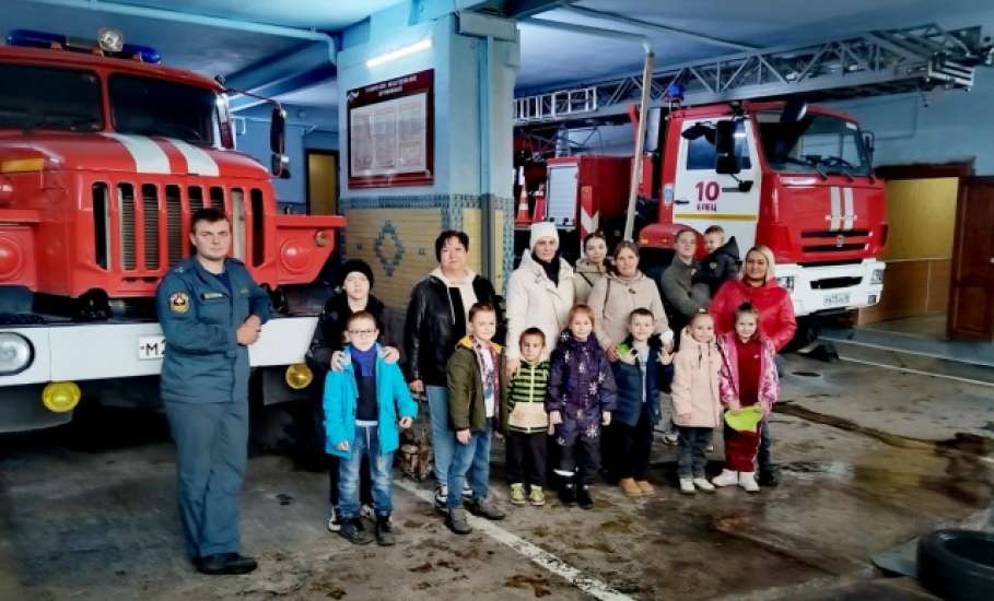 Воспитанники детсада №34 совершили экскурсию на пожарную каланчу Ельца