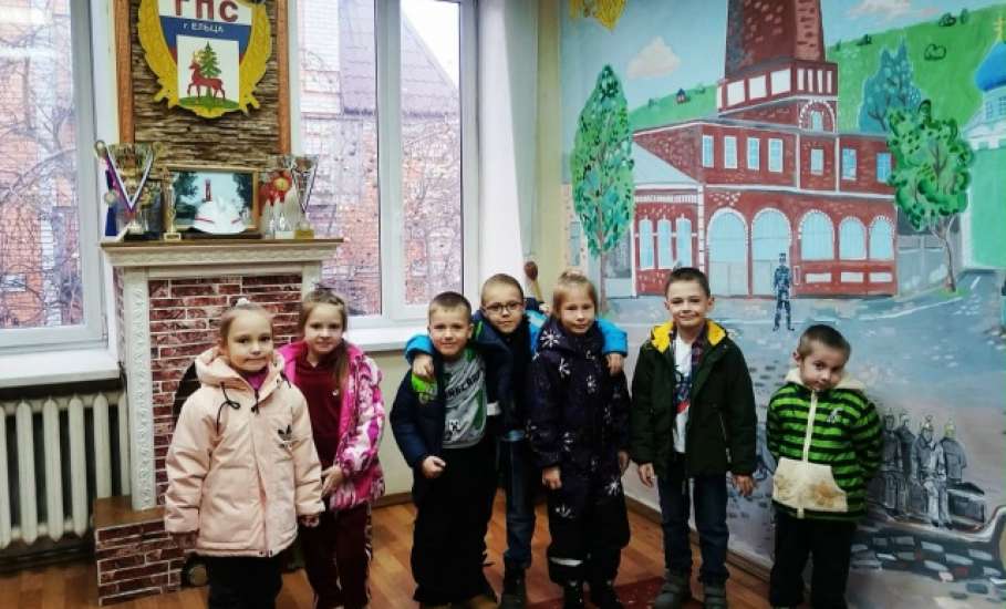 Воспитанники детсада №34 совершили экскурсию на пожарную каланчу Ельца