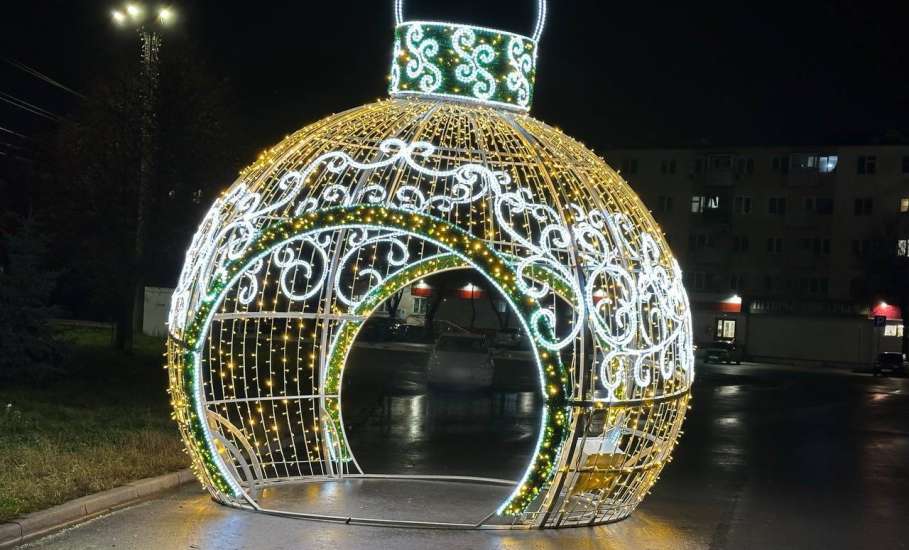 Разъяснение главы города Ельца по поводу ранней установки новогодних украшений