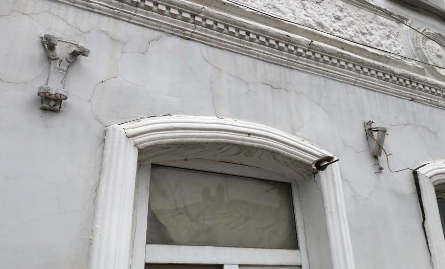 В Ельце пока ещё сохранились даже дома со старой лепниной на фасаде!