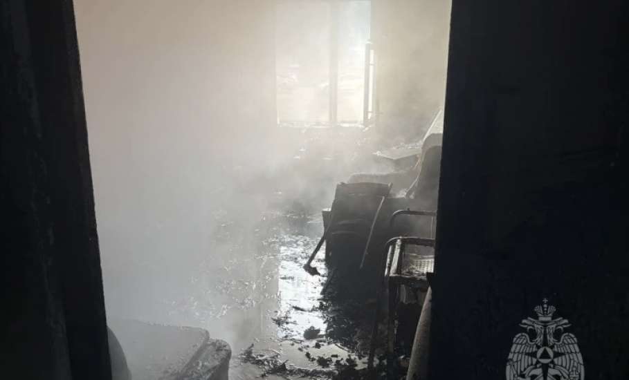 За жизнь пострадавшей в пожаре 84-летней ельчанки борются в областном ожоговом центре!