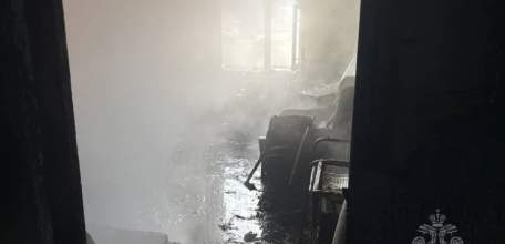 За жизнь пострадавшей в пожаре 84-летней ельчанки борются в областном ожоговом центре!