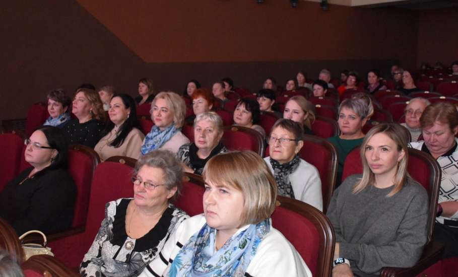 В преддверии Дня матери в Доме культуры посёлка Ключ жизни прошло яркое и трогательное мероприятие!