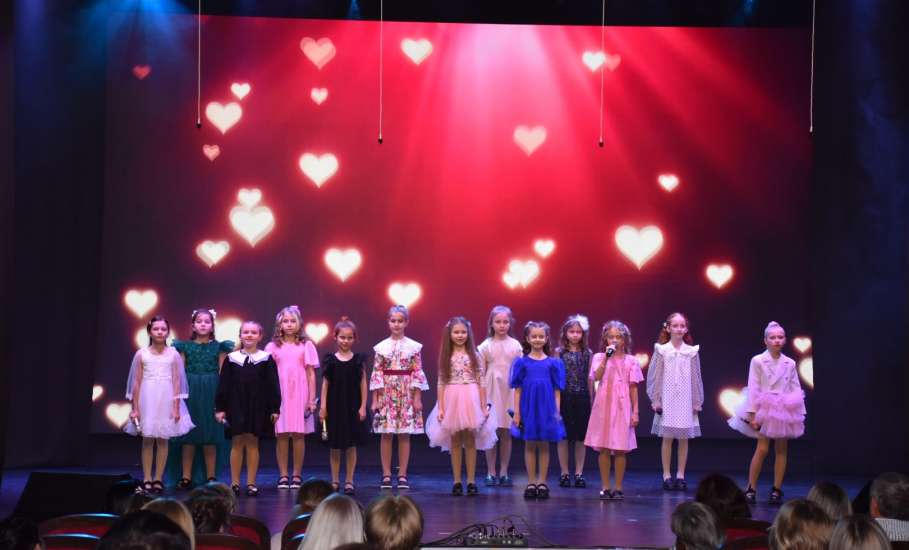 В преддверии Дня матери в Доме культуры посёлка Ключ жизни прошло яркое и трогательное мероприятие!