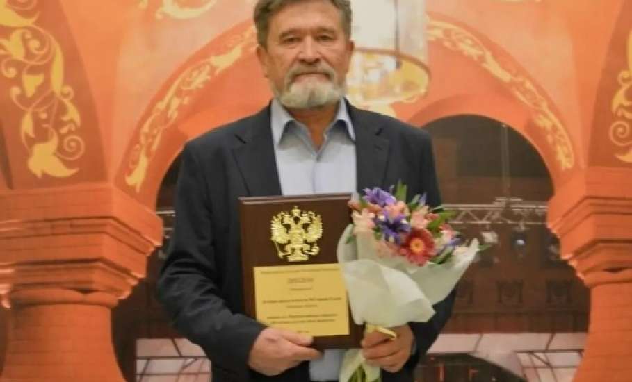 Сегодня День рождения у директора Детской школы искусств № 3 г. Ельца, Заслуженного работника культуры Липецкой области, лауреата Премии Правительства РФ "Душа России" Станислава Сергеевича Коренева!