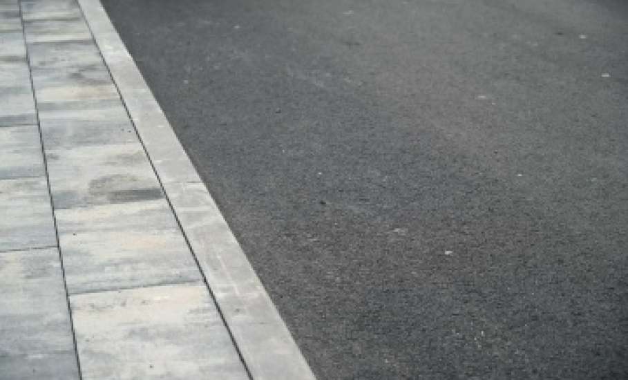 У администрации Ельца завершено асфальтирование дороги